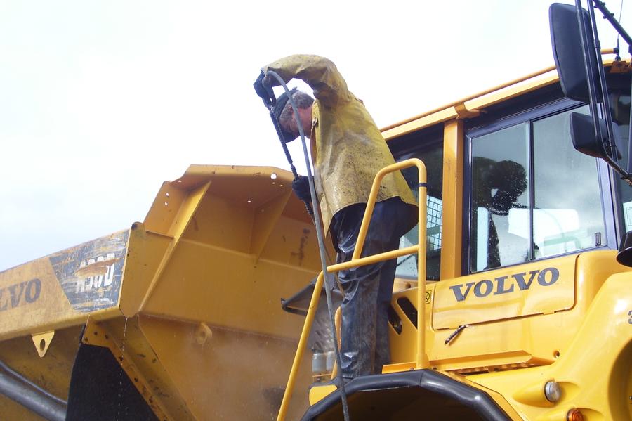 HEavy Equipment Cleaning