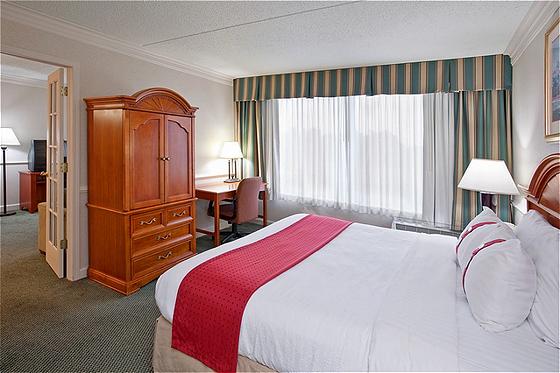 Stay Comfortable at the Holiday Inn Weirton