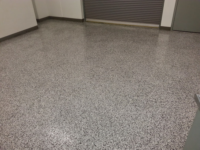 epoxy floor with flakes and sealer