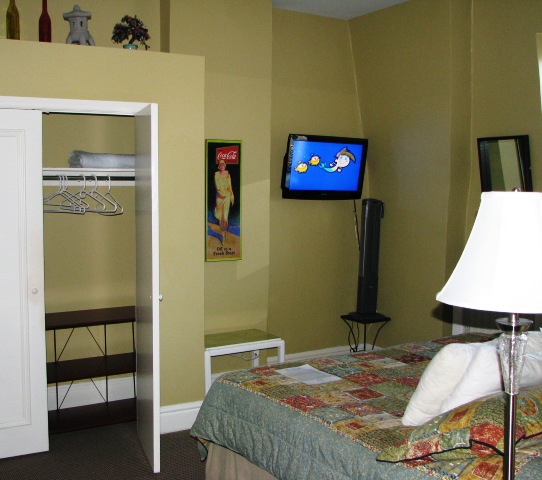 Many Rooms have 32 in Flatscreen TV's