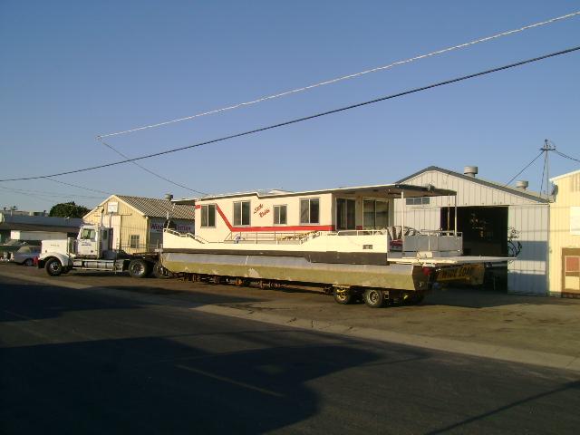 Houseboat transport